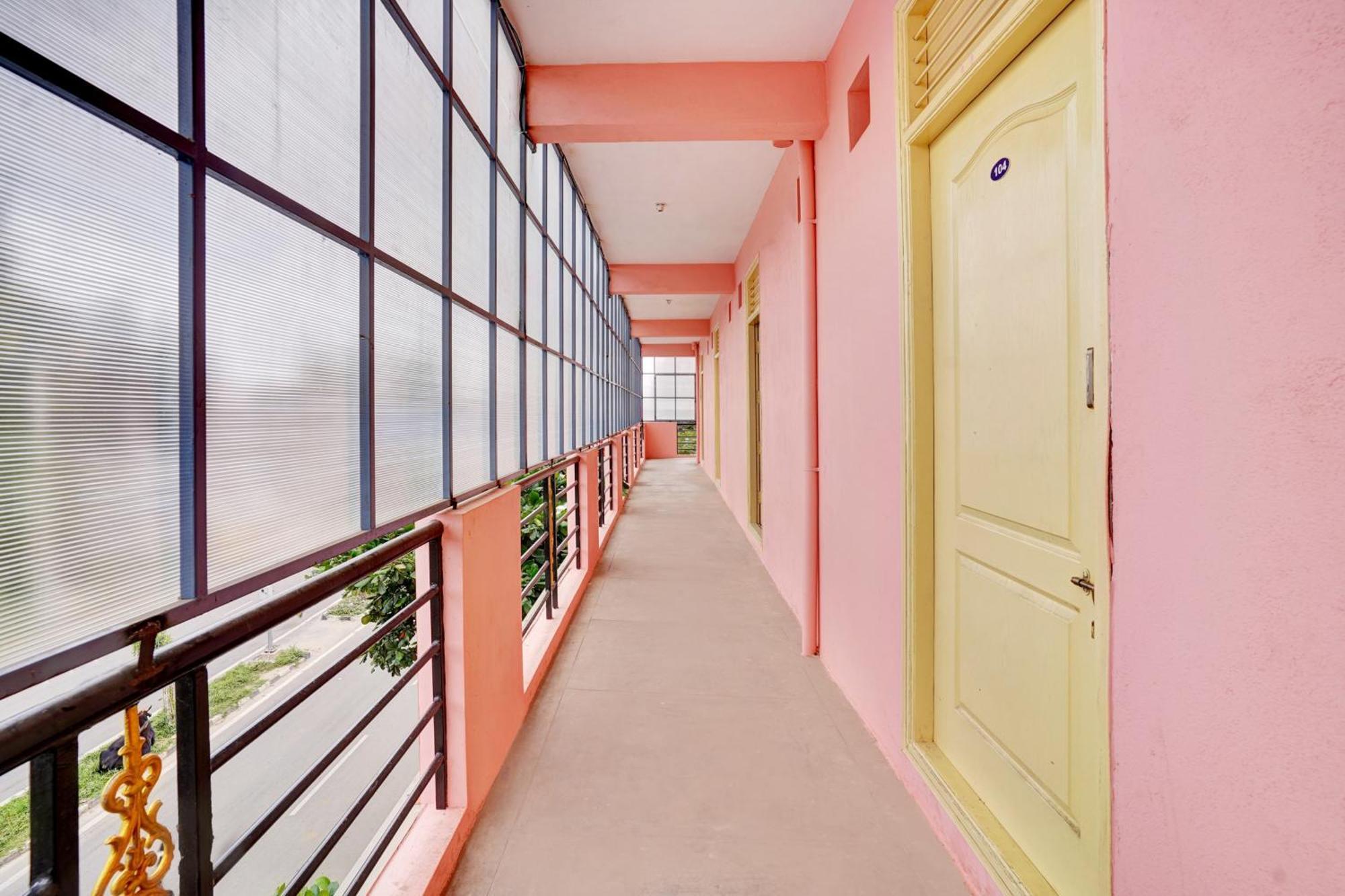Hotel O Sv Lodge Бангалор Екстериор снимка